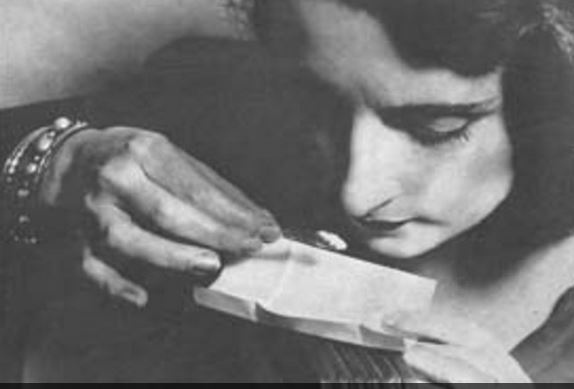 1920. Cuando la cocaína y la morfina se pusieron de moda en Barcelona. Pasen y vean awambabuluba.com/single-post/20…