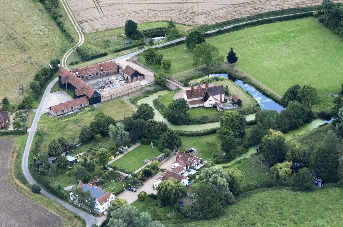 johnfielding001's tweet photo. Letheringham Old Hall - aerial of moated mansion in Suffolk #Letheringham #moat #moated #Suffolk #aerial #aerialphotography #aerialview https://t.co/S7CR2YDidC