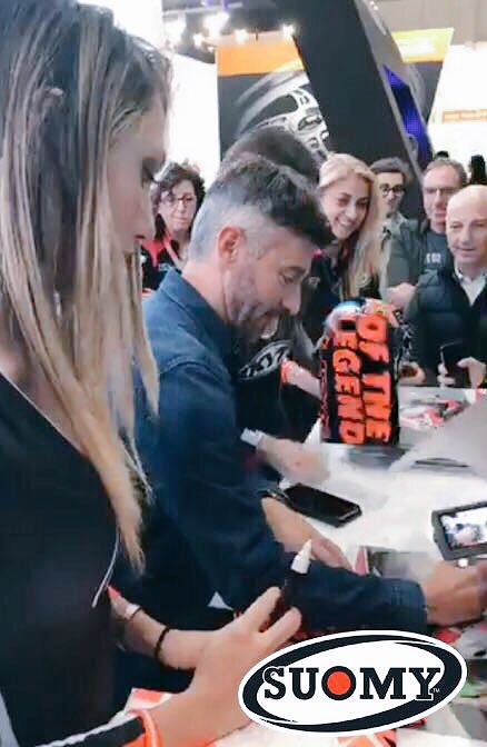 maxbiaggi's tweet photo. Sempre un gran piacere essere a @official_eicma per @SuomyOfficial 
Un bagno di folla e calore rigenerante. 
Thanks to Suomy family. https://t.co/AoRqqwzUeN