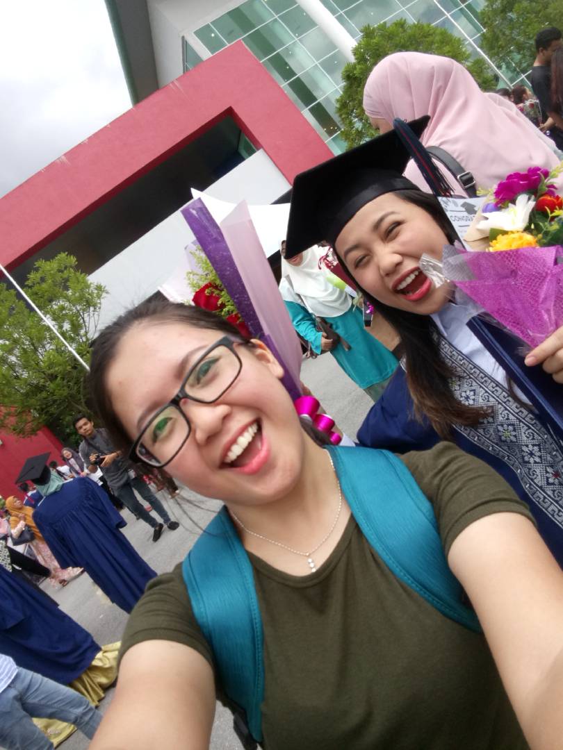 tuyourt's tweet photo. KONVO KONVO KONVOORRRR 😘🎓🎉🎈🎊
#Konvokesyen2017 #UnimasGrad21 #CogSc https://t.co/6PESxRu2tk
