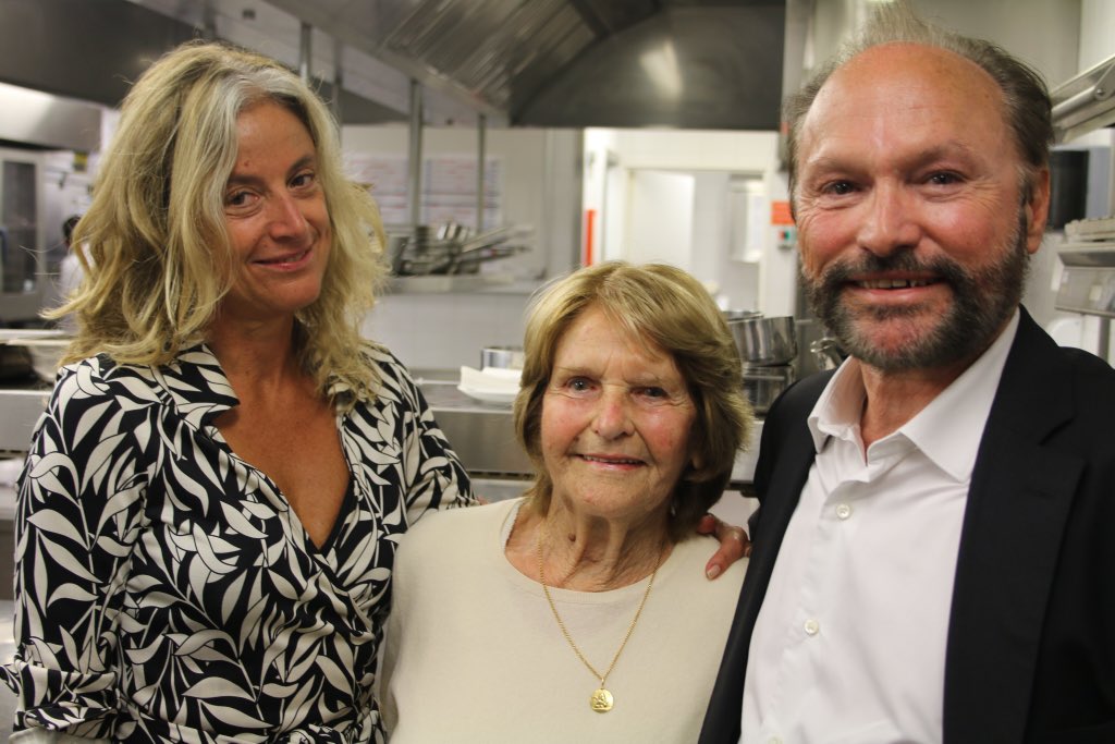 Global TV St-Tropez (@globaltvstropez) on Twitter photo Voyage dans le temps au coeur des cuisines <a href="/HDPST/">HôtelDeParisStTropez</a> avec Michel et Yvette Goujon! m.facebook.com/story.php?stor… #gastronomie #partage #famille Voyage dans le temps au coeur des cuisines <a href="/HDPST/">HôtelDeParisStTropez</a> avec Michel et Yvette Goujon! m.facebook.com/story.php?stor… #gastronomie #partage #famille