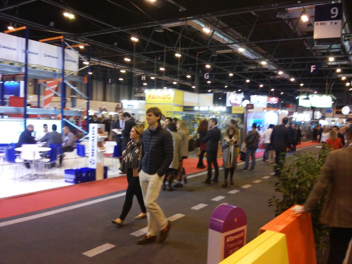 TransporteNews's tweet photo. Ya estamos en #Logistic2017 y vemos mucha afluencia de público. El sector de la logística se reivindica en los nuevos mercados. Transporte News Radio os lo cuenta https://t.co/WJosr8xNoZ