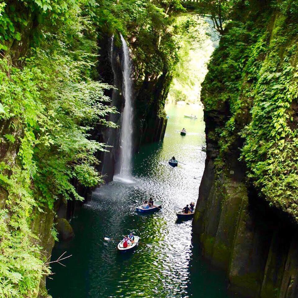 Samurai_Wifi's tweet photo. "ช่องเขาทาคาจิโฮะ (Takachiho Gorge)" ที่มิยาซากิ (Miyazaki)
Cr. Must Do Travels 🇯🇵
#samuraiwifi #globalwifi #สัญญาณแรง #supportตลอด24ชั่วโมง https://t.co/gPvYaZJKYk
