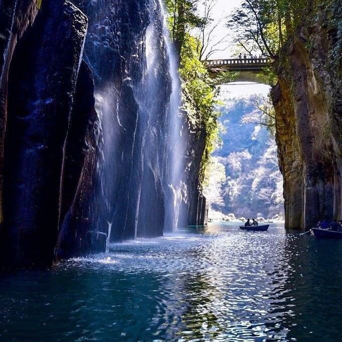 Samurai_Wifi's tweet photo. "ช่องเขาทาคาจิโฮะ (Takachiho Gorge)" ที่มิยาซากิ (Miyazaki)
Cr. Must Do Travels 🇯🇵
#samuraiwifi #globalwifi #สัญญาณแรง #supportตลอด24ชั่วโมง https://t.co/gPvYaZJKYk