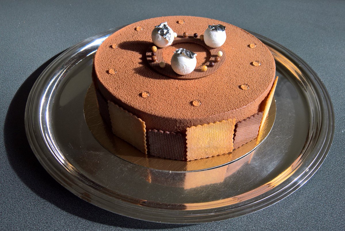 JeanMarcDIOP's tweet photo. Milk chocolate, pear and vanilla cake...#chef #pastry #magazine #foodphotography #chocolate #cake #food #party #sweet #gourmet #pastryshop https://t.co/Id17ZdWLM4