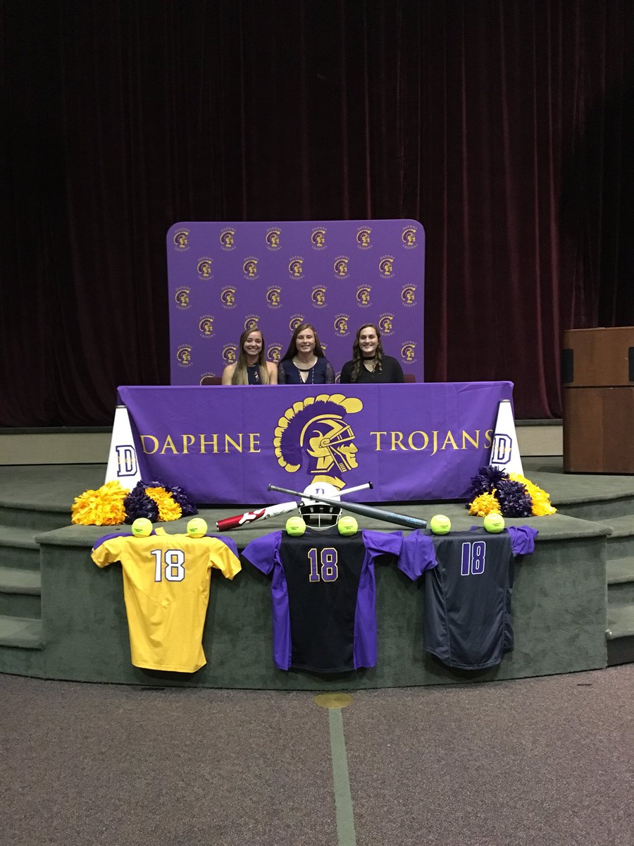 DaphneSoftball's tweet photo. CONGRATS!
Makenna Pierce
(@SouthernMissSB)

Aspyn Godwin
(@AuburnSoftball)

Kennedy Cronan
(@USAJagsSoftball)

It was a special #NationalSigningDay  at DHS! https://t.co/uTkPBdVQAB