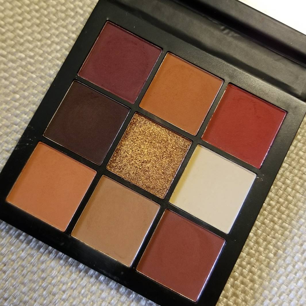 LauraZun1's tweet photo. Fall Makeup Essential 🍂🍁 @hudabeauty #warmbrownobsessions #hudabeauty https://t.co/ezy1g3Kuqr