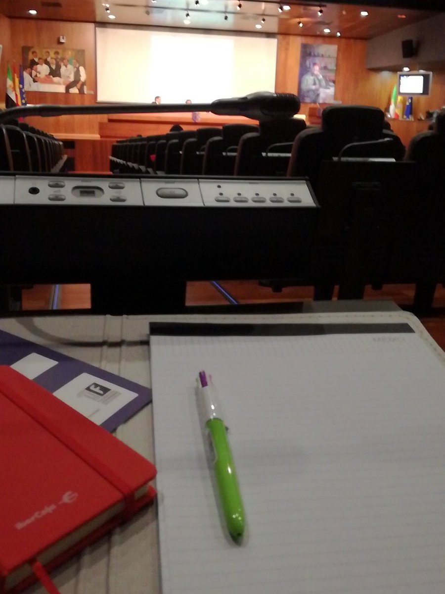 srtanaranjo93's tweet photo. Seguimos con la conferencia 💼📝📈 #linkem @iesmdcaceres #2GVEC https://t.co/yMSC48cEpW