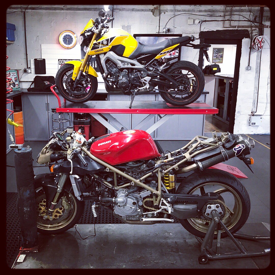 DMC_Motorcycles's tweet photo. Silver servicing the fastest butcher in Doncaster’s MT09.
#yamaha #mt09 #yamahamt09 #kandn #kandnfilter #doncastermotorcycles #motorcycle #workshop #doncaster #motorcycleworkshop #doncasterisgreat @philiparmstron4 https://t.co/K8tt4pfhIc