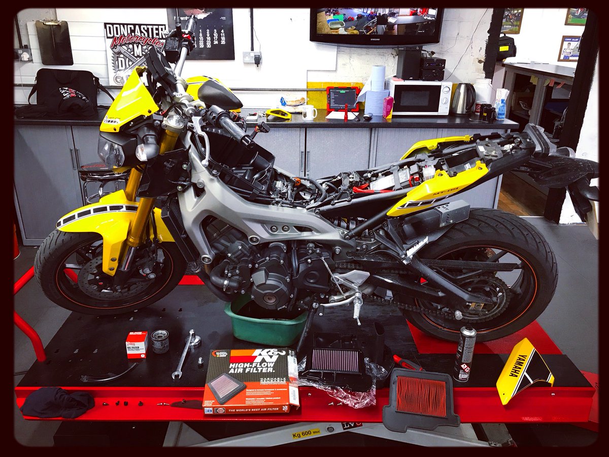 DMC_Motorcycles's tweet photo. Silver servicing the fastest butcher in Doncaster’s MT09.
#yamaha #mt09 #yamahamt09 #kandn #kandnfilter #doncastermotorcycles #motorcycle #workshop #doncaster #motorcycleworkshop #doncasterisgreat @philiparmstron4 https://t.co/K8tt4pfhIc