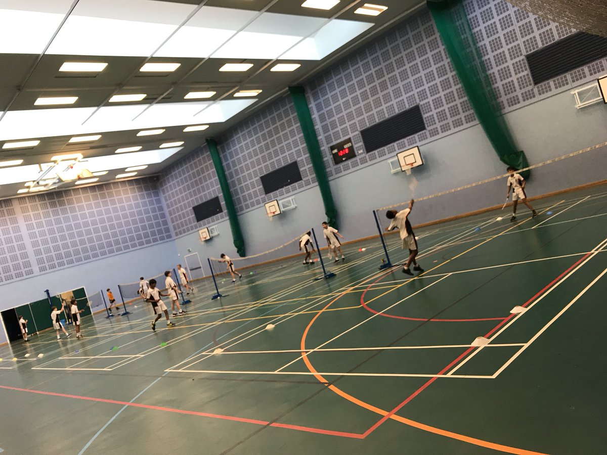 MTS_Sport's tweet photo. The year 8’s have been working on their #badminton #overheadclear shots today using peer-assessment / self-assessment methods and target zones for double points through game related activities #TGfU 🏸 @MerchantsCrosby https://t.co/5qER6oFo8x