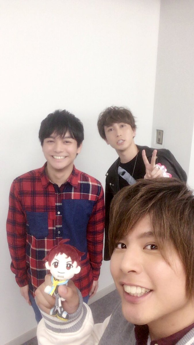 仲村 宗悟 Na Tviteru 315 De アイマshow 今週も無事終了しましたー ゲストは山下次郎役の中島ヨシキと舞田類役の榎木淳弥でした 最近のマイブームは淳弥を満面の笑みで見つめることです Sidem まいしゅーご