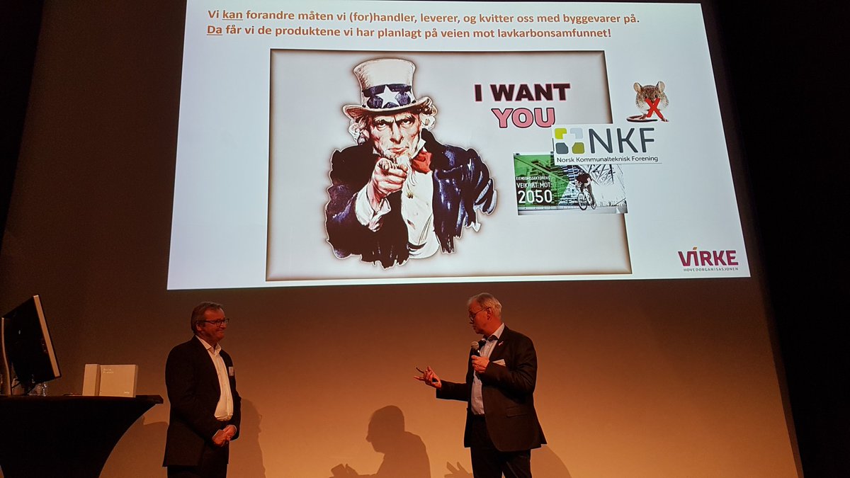 Bengt Herning og <a href="/virke_no/">Virke</a> får pris for sitt utviklingsarbeid på digitalisering ved byggevarehandel av <a href="/Bygg21/">Bygg21</a> ved Sverre Tiltnes på digitaliseringskonferanse til Eier- og forvalterforum <a href="/NBBLno/">Norske Boligbyggelag</a>