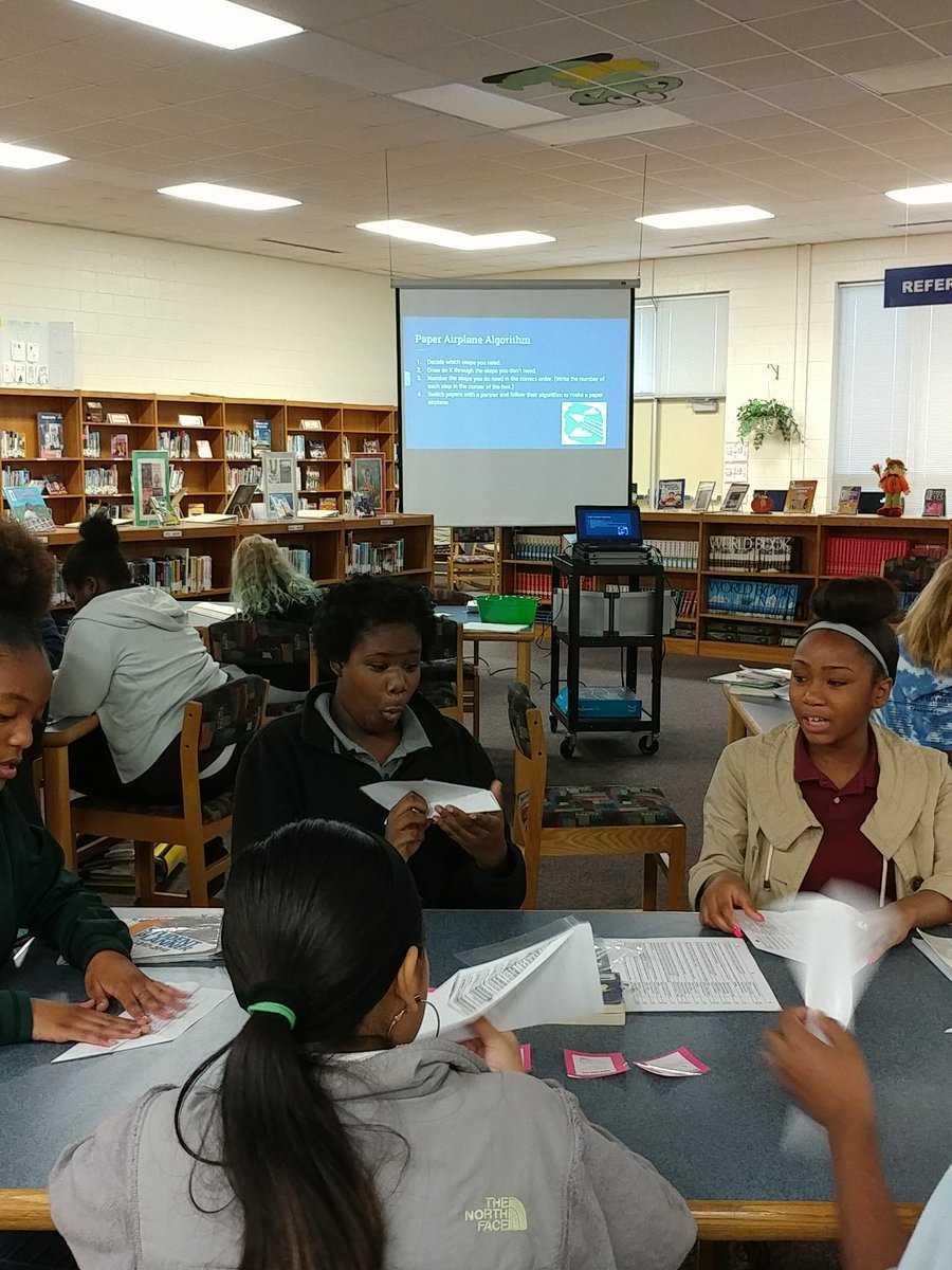 AydenMiddle's tweet image. @AydenMiddle doing the Paper Airplane Algorithm! #goknights @PCS_NC