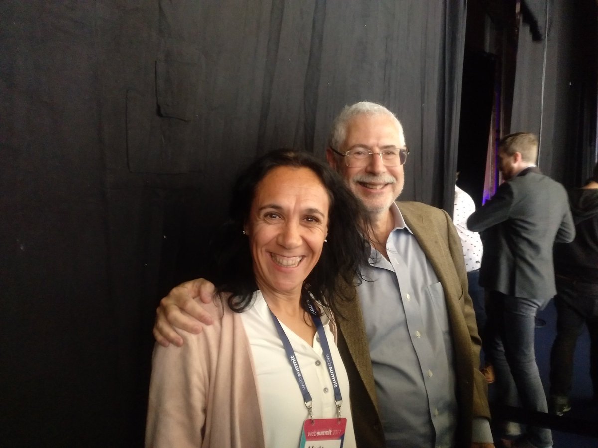 GlezglezMarta's tweet photo. Qué bueno escuchar a @sgblank en #websummit2017  y de premio foto con el ponente!!! https://t.co/tMNzF40vXm