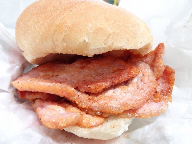 roadcc's tweet photo. Bacon sandwich-loving cyclist recognised by pork trade body for 'Outstanding Services to Bacon' https://t.co/25o1Drqjmb #cycling https://t.co/MAra8HdYrR