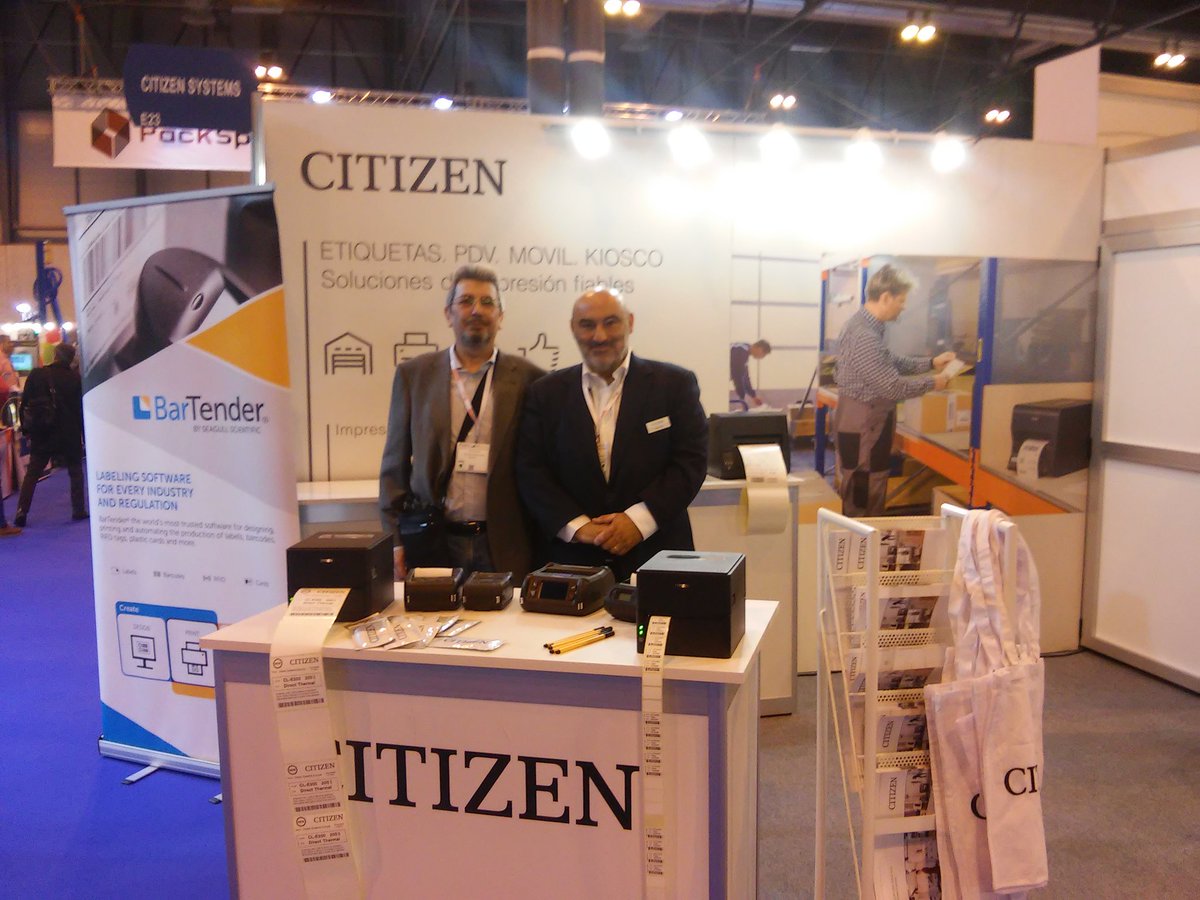 TransporteNews's tweet photo. Agradecemos la atención de @CitizenPrinters a nuestro medio. Nos han facilitado una breve entrevista para nuestros oyentes en #Logistic2017 https://t.co/q07c3fz7j8