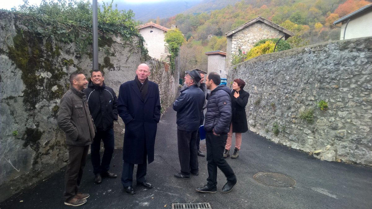 Bertrand_LACHAT's tweet image. J'inaugure 900m d'enfouissement des réseaux à #Claix réalisés par @SEDI_38 avec #Serpollet et #Sobeca. Changement radical pr les riverains !