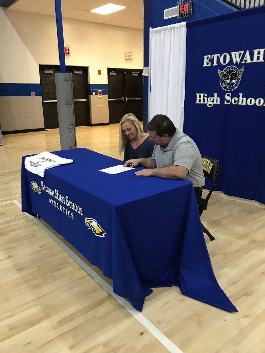 coach_pressley's tweet photo. Congratulations to @froman_maddie for signing today!! So proud to be a small part of this wonderful lady’s story! https://t.co/TGoOsNzFg8