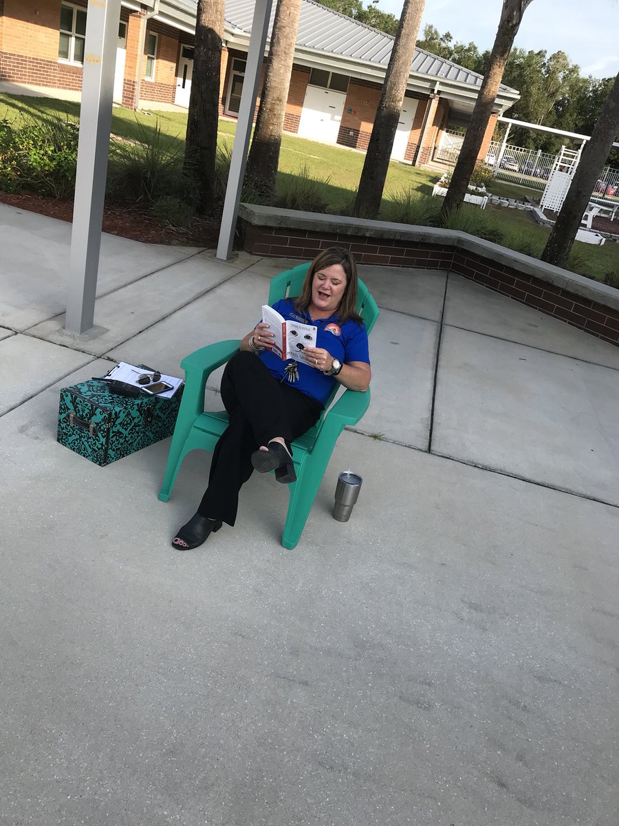Come find Principal <a href="/JenP_Williams/">Jen Williams</a> Reading in the courtyard all day! #YoungReaders