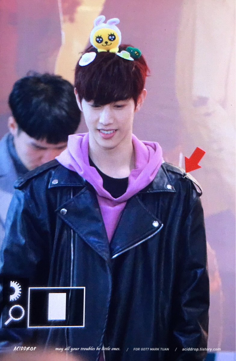 aciddrop0904's tweet photo. 171108 <PREVIEW> 
압구정로데오 팬싸💕（・⊝・）

#Mark #마크 #GOT7 #갓세븐 https://t.co/kdH3UnMGDc