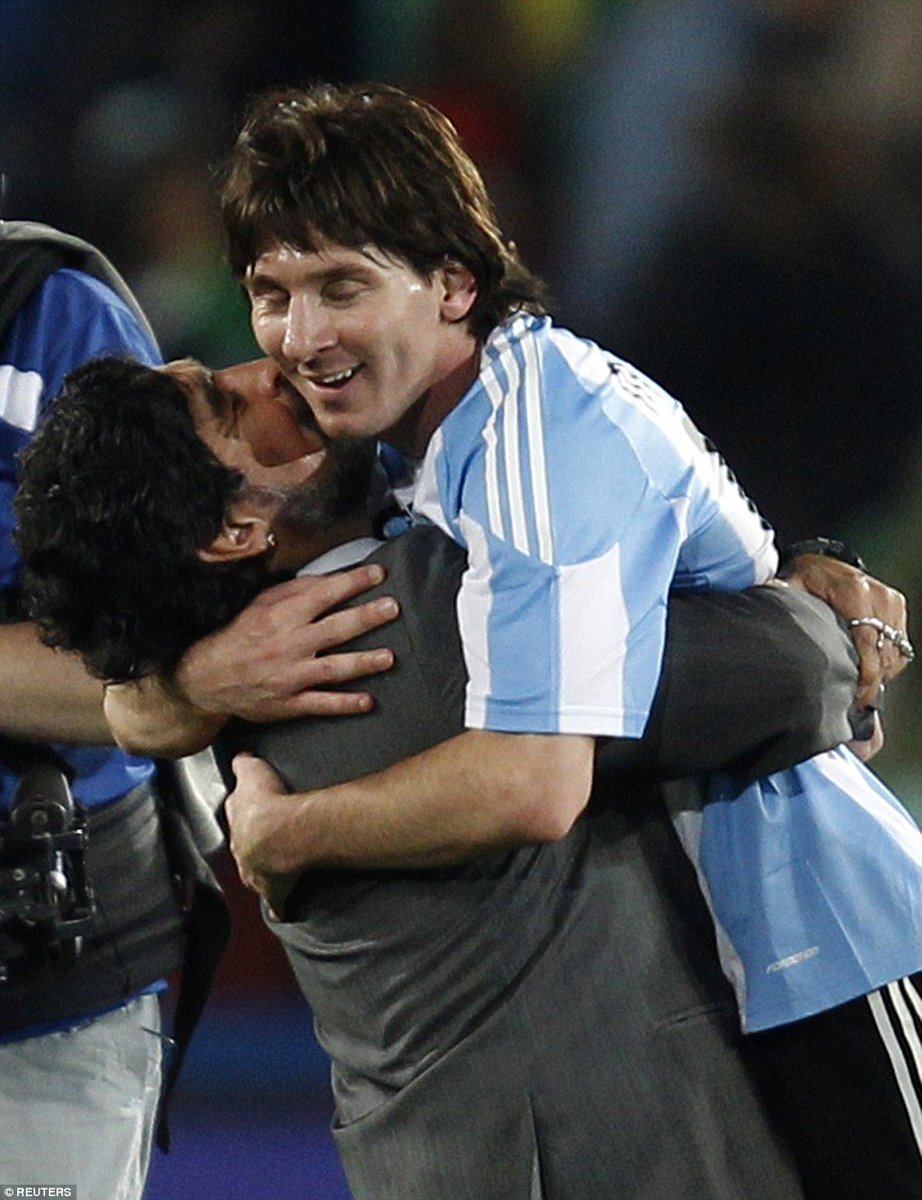 サッカー 名言集 僕とマラドーナを比べるのは彼に対して失礼だ リオネル メッシ