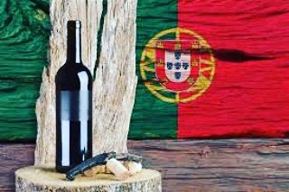 VaiPortugal's tweet photo. Portugal es el único país del mundo con más de 250 cepas de uvas autóctonas sembradas en unas 240 mil hectáreas... ¡Salud! https://t.co/iZKUkEbMMO