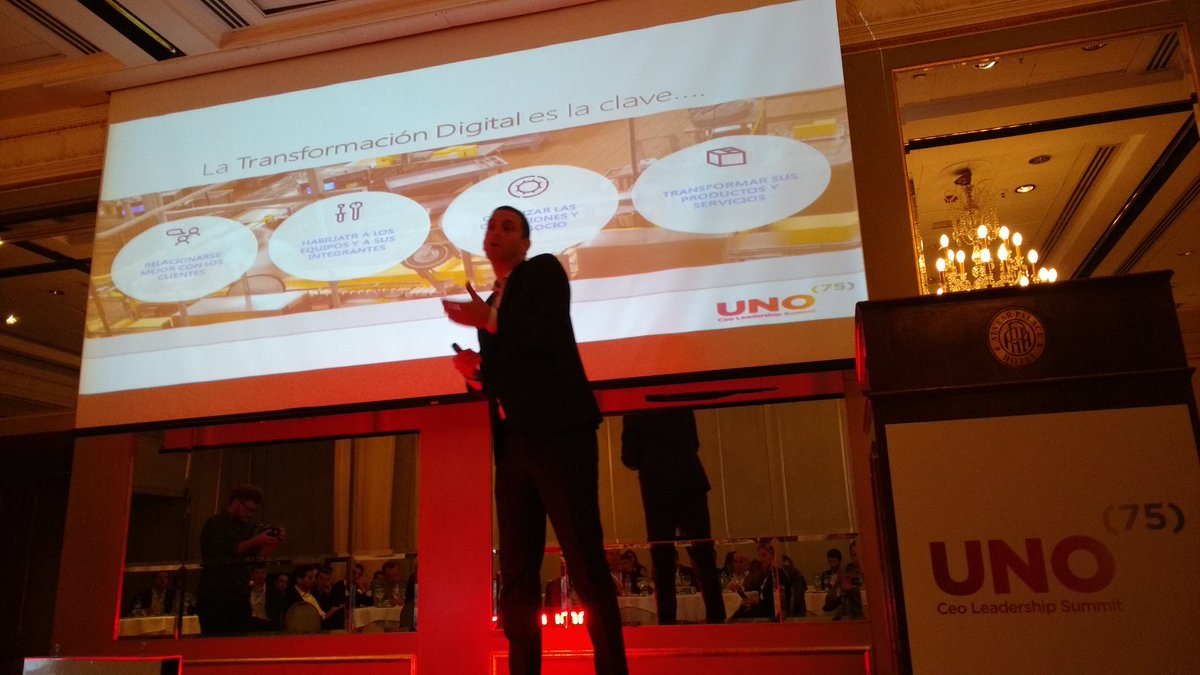 crozen1's tweet photo. Diego Beckerman, CEO de @microsoft explicando la realidad de la transformación digital en el #CEOLeadershipSummit https://t.co/8z2eRZ5vW4