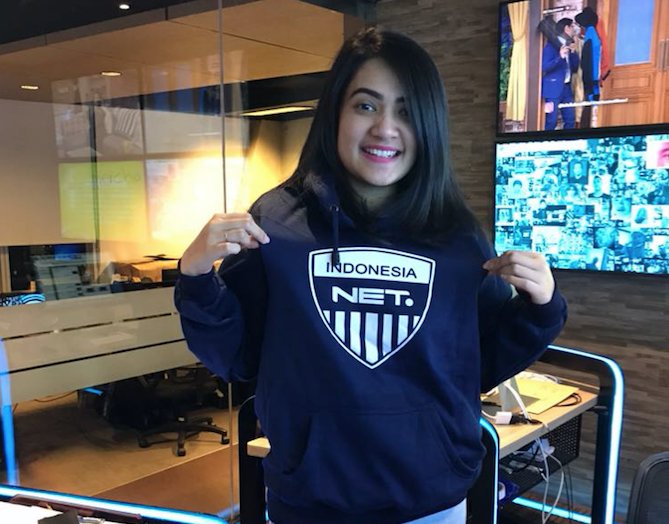 Mau punya Hoodie NET. seperti yang ada di foto ini? Caranya gampang banget!

RETWEET tweet ini, kunjungi: netbeat.id sekarang, cari lagu/penyanyi favorit kamu di sana.

Screen Capture, lalu kirim dengan hashtag #NETBeat_ID. Tweet kamu ditunggu sampai BESOK pukul 20.00 WIB.