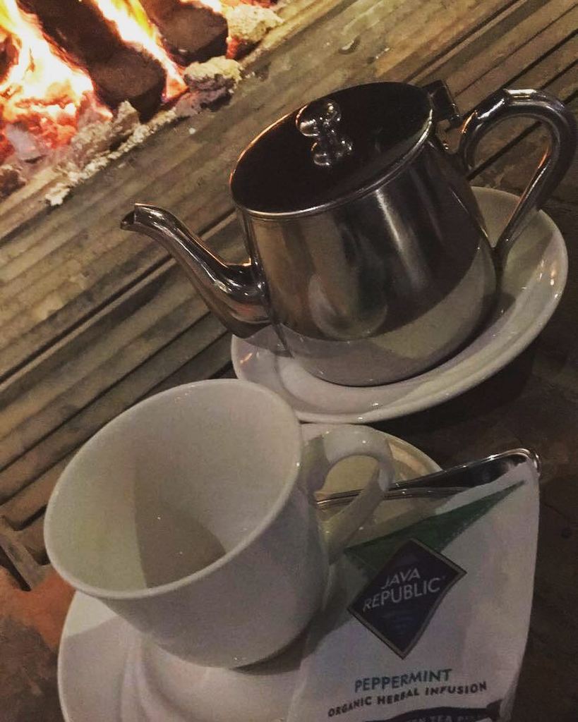barrett1211's tweet photo. @harveyspoint it’s a day for #cupoftea beside the fire #chillyweather #november #javarepublic #peppermintea https://t.co/eqeuBsMFXj