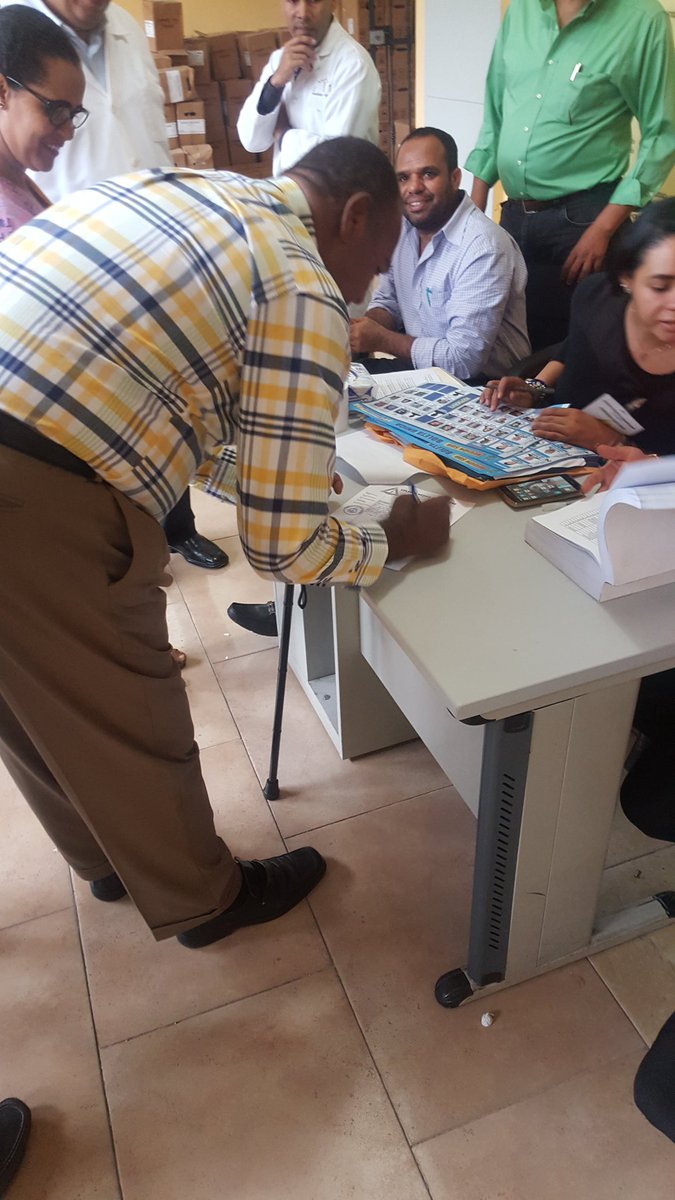 DrFabioVargasM's tweet photo. Me encuentro ejerciendo mi voto en las elecciones nacionales del Colegio Médico Dominicano CMD. @cmdorg @clementeterrero https://t.co/P1pt7dlVnz