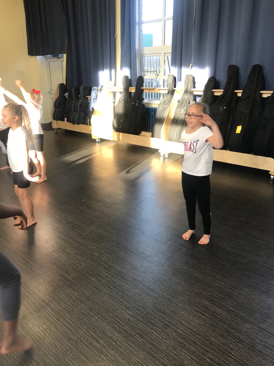 windmill3P's tweet photo. PE lesson Dance 3P are making their own routines 💃🏻🕺🏻#musicfederation https://t.co/IPOws75xHK