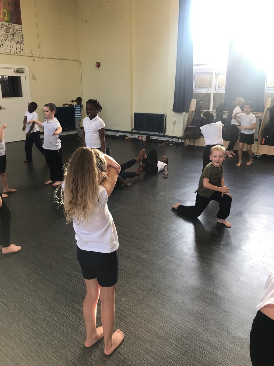 windmill3P's tweet photo. PE lesson Dance 3P are making their own routines 💃🏻🕺🏻#musicfederation https://t.co/IPOws75xHK