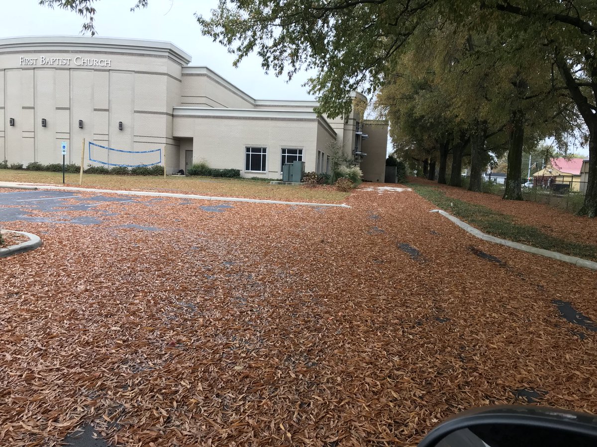Iamtherealjdub's tweet photo. Fall is in full force @FBCHuntsville everybody!
#wheredoipark https://t.co/J85lLktcdJ