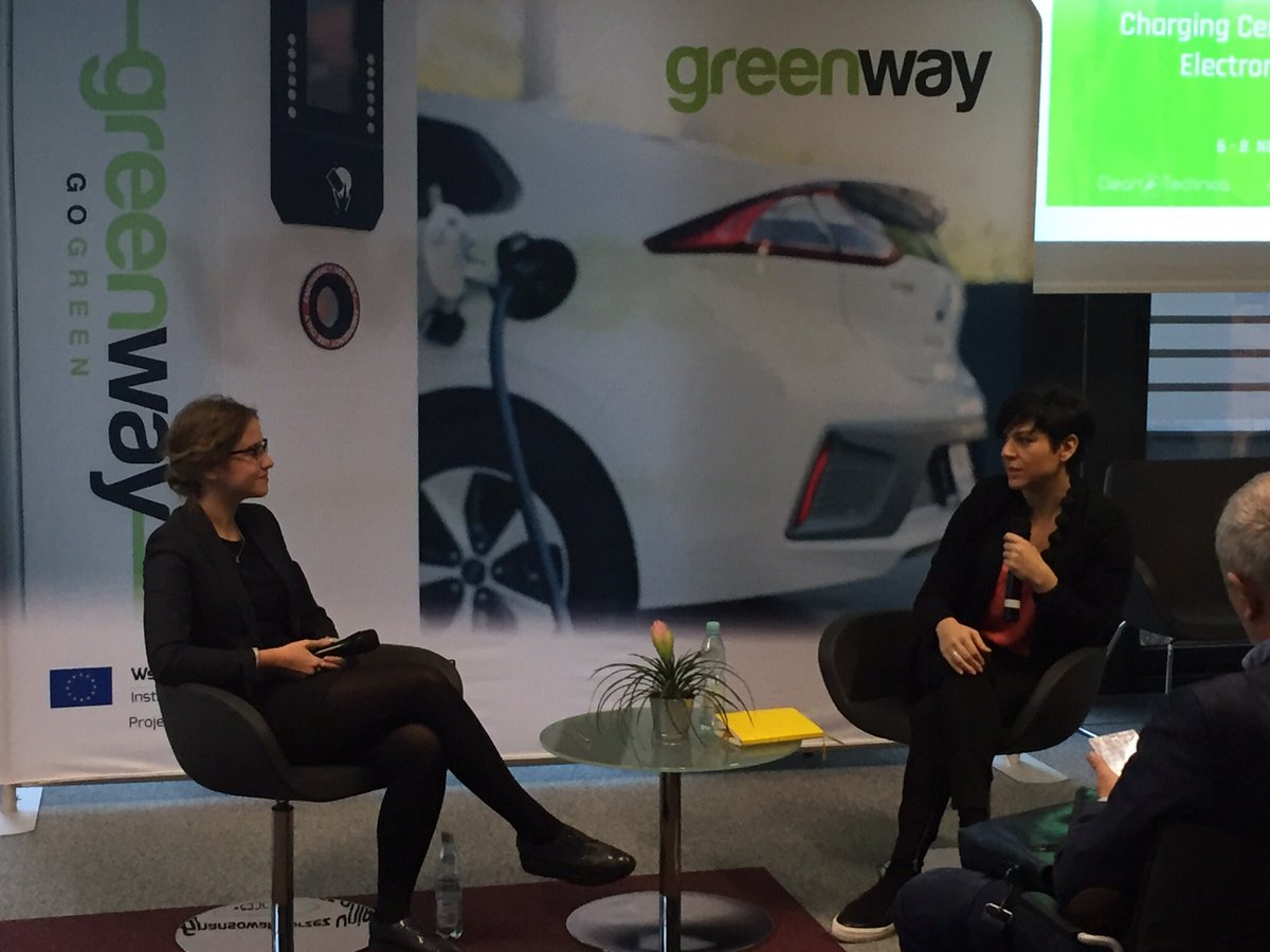 JacekFior's tweet photo. Powerful women driving the EV revolution! Only with #cleantechnica #CEEEV @GWOperator @MonicaArayaTica Hope it makes @Dariusz_Szwed happy https://t.co/V9UdsPQBND