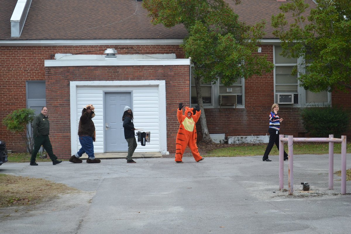 ThompsonPreK's tweet photo. We appreciate ALL who made our We are Thankful Parade a success this year! https://t.co/dR0fKkUVkl