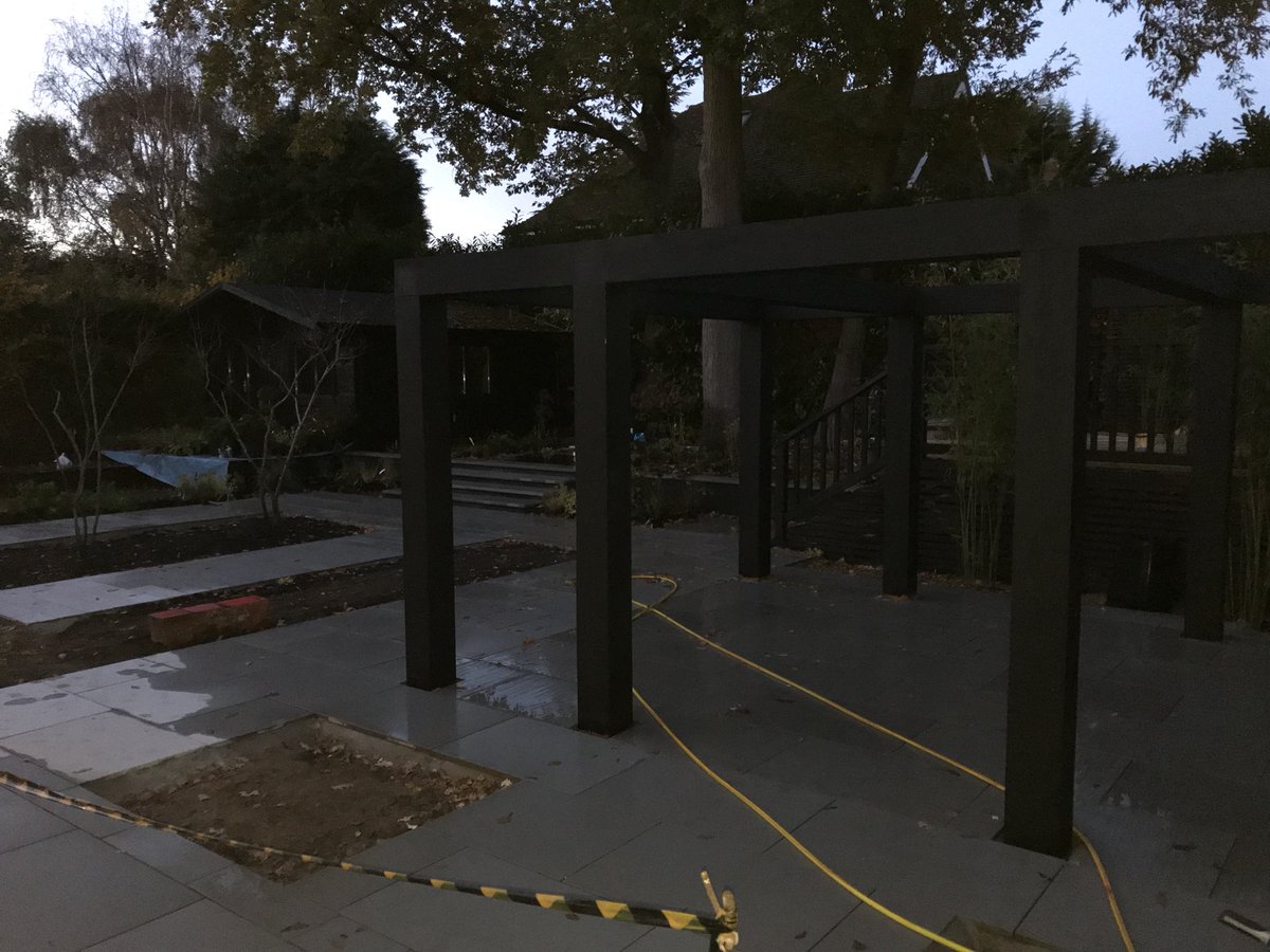 BurnhamLandscap's tweet image. Finishing work in the dark! Makes the garden look super moody. Closing stages of phase 1 @RachelPSDesign @_LONDONSTONE @championtimber