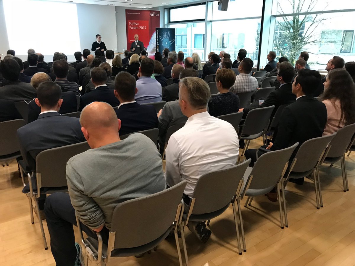 MichaelMelzig's tweet image. FinTechs- threat or partner. Full house at this breakout session @ #FujitsuForum  #mainincubator