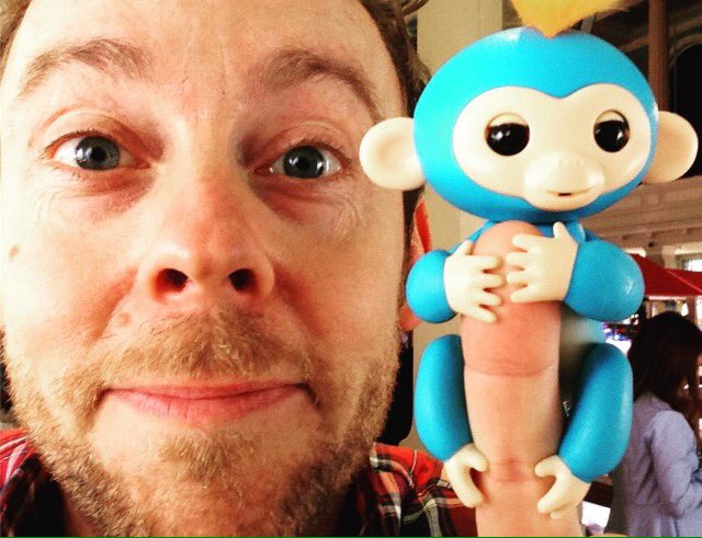 DadCastUK's tweet photo. My #2 #DadFriendly toy for this #Christmas - #Fingerlings by @Jazwares & @WowWeeWorld - An interactive #monkey for your finger! ๐โ๐ผPerfect! https://t.co/7bSJzOjTcm