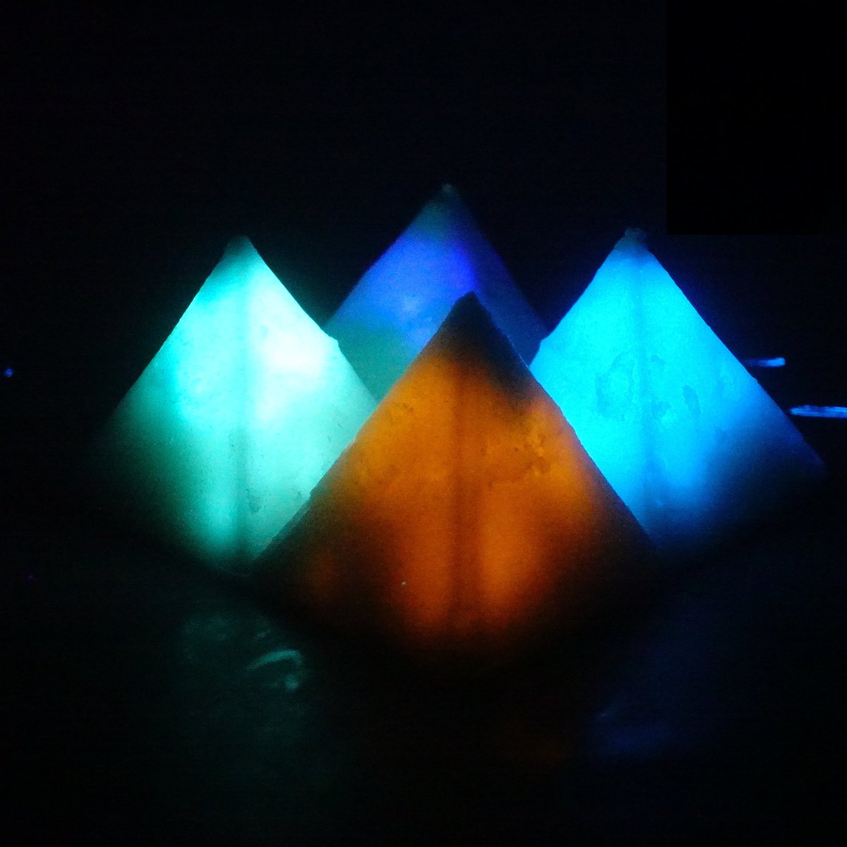 pasTime002's tweet image. Made this glow pyramids candles with colored fire😊!

youtu.be/J-BDSWlmXqg