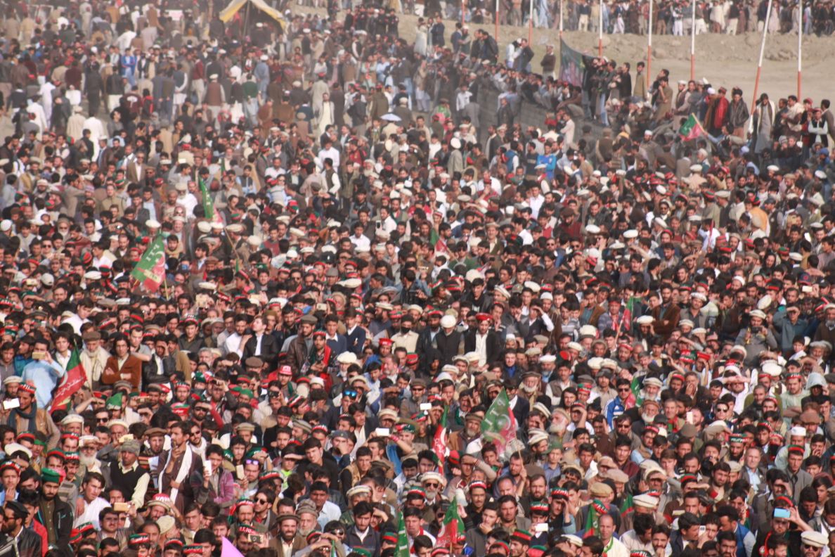 ImranKhanPTI's tweet photo. Chitral today: From north to south in Pakistan people are ready to bury the corrupt status quo for ever and build a corruption-free Naya Pakistan https://t.co/RQ8VncIqRi