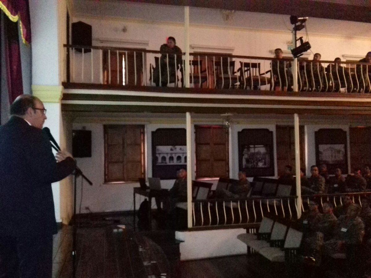 ISSFA_ECUADOR's tweet photo. #Quito I Se lleva a cabo #CharlasISSFA dirigido al personal de @EjercitoECU informando beneficios del Instituto. https://t.co/6S5j3pgQh5