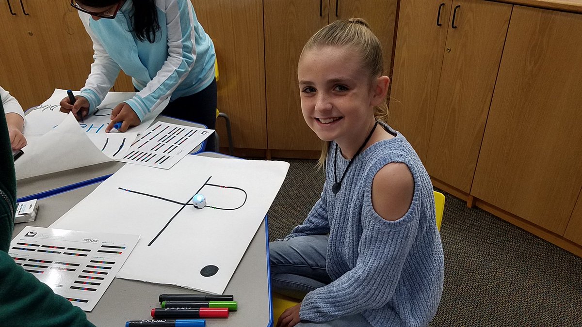 Centennial5th's tweet photo. 5th grade using the STEAM  Process to create Ozobot pathways
#technologyisfun https://t.co/z0V1LgBvwz