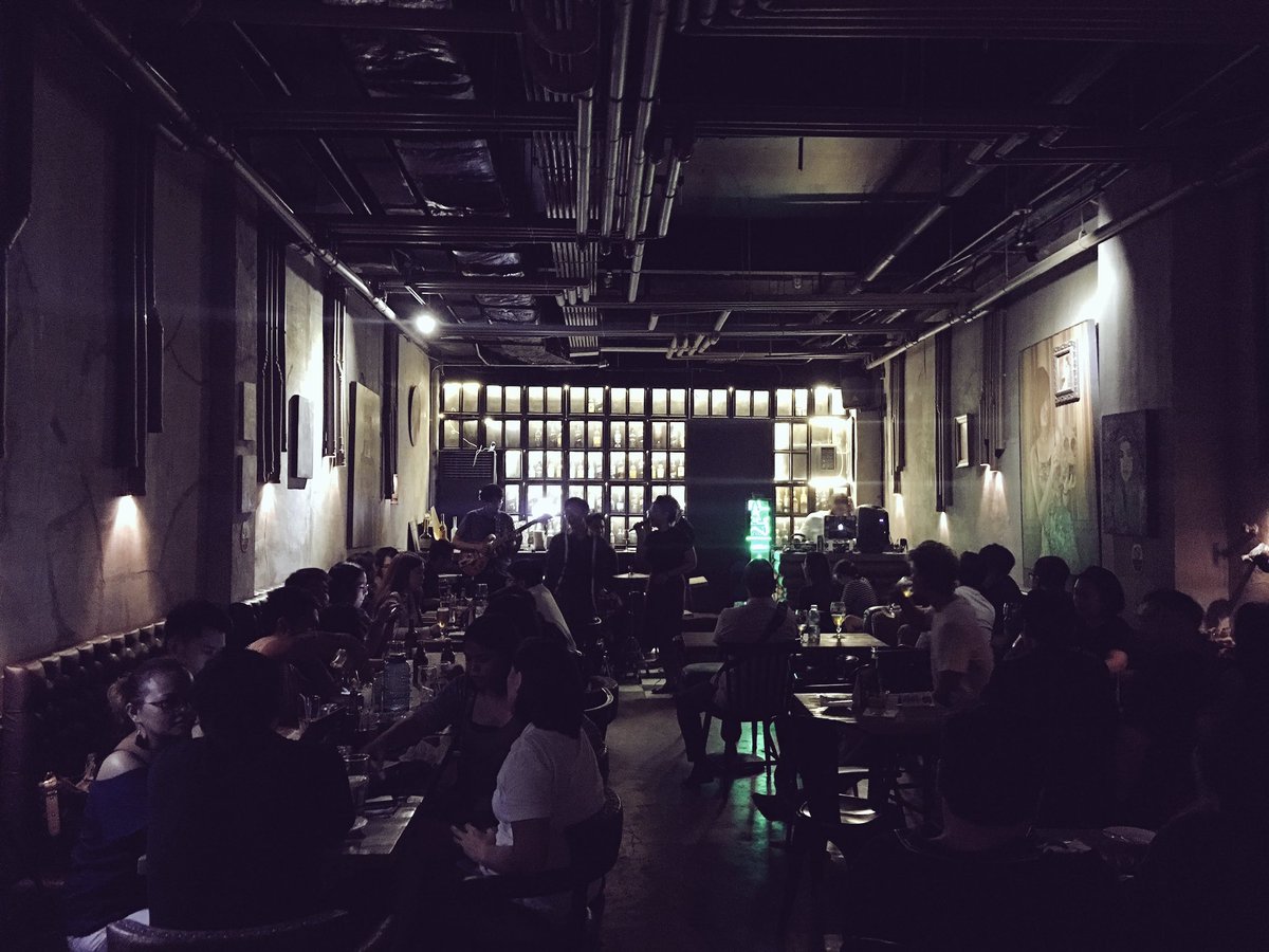 joshtamy's tweet image. Starting the night right with @ExtrapolationPH, live at @thirstybarberph #ExtraThirsty