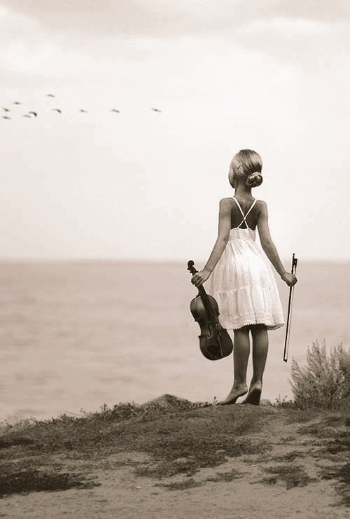 Nunca faltará musica
y letras mientras
tu seas las notas 
que la componen.💋🍀