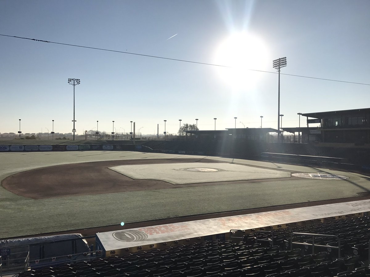 OMAStormChasers's tweet image. Who wore it better? #FrostedTips