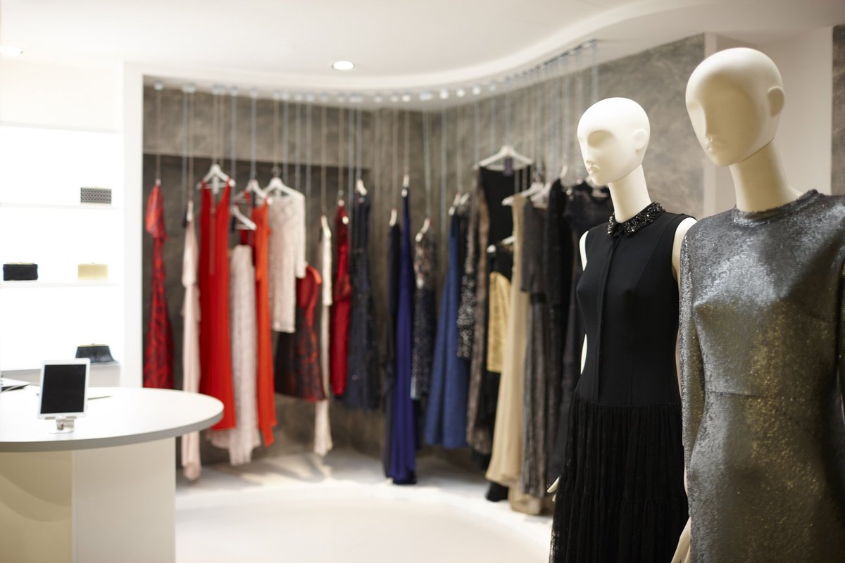 Noleggia un abito perfetto per tutte le occasioni. Da annex #Rinascente Milano ha aperto il primo <a href="/drexcodecom/">DREXCODE</a> store!👗