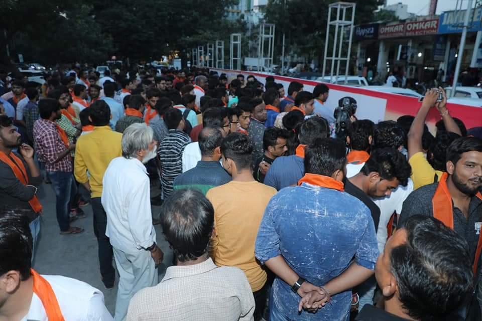 DrRutvij's tweet image. प्रधानमंत्री श्री @narendramodi जी के साहसिक नेतृत्व और देश से कालेधन और भ्रष्टाचार की समाप्ति के लिए मोदी सरकार के ऐतिहासिक फैसले &quot;नोटबंदी&quot; को समर्पित &quot;काला धन विरोधी दिवस&quot; पर कर्णावती महानगर में आयोजित हस्ताक्षर अभियान की कुछ और तस्वीरें ।