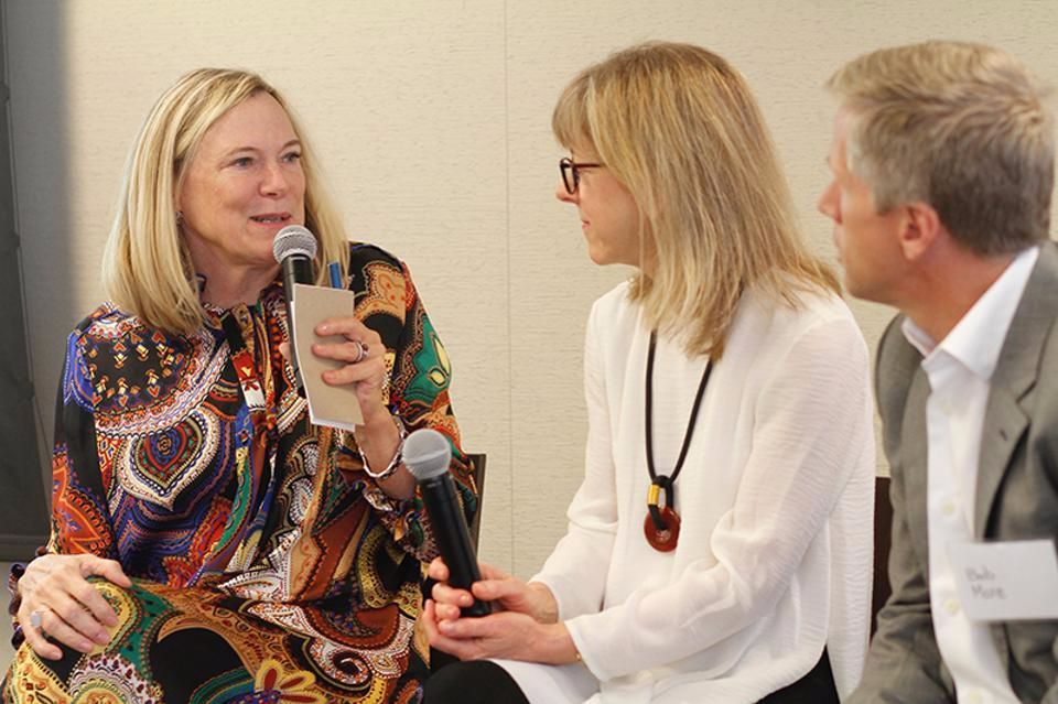 MDWSummit's tweet image. Getting Women Off The Sidelines And Into The Investment Game bit.ly/2hhWnZ9 #womenentrepreneurs #vcwomen @johnsonwhitney