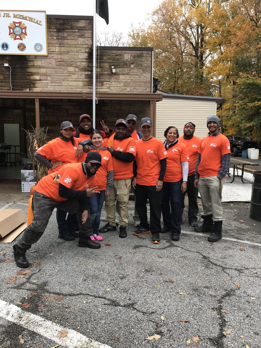 D201 first time volunteers for celebration of service #BRINGABUDDY <a href="/JoeZuniga1/">Joe Zuniga</a> <a href="/paulclymer/">Paul Wagner</a> <a href="/EmgeJim/">Jim Emge</a>